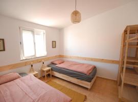 Algarve Surf Hostel & Guest House, viešbutis mieste Raposeira