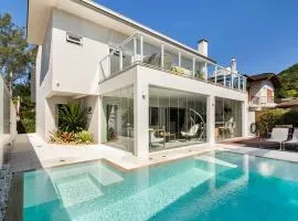 Casa Maravilhosa com Piscina em Garopaba