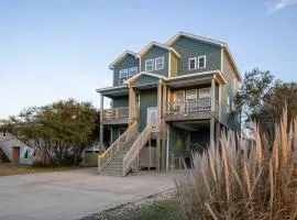 OBX Landing - Ocean Views, Walk to the Beach, KDH MP 7.5