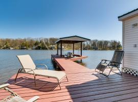 Waterfront Wolcott Vacation Rental with Deck and Views，Wolcott的Villa