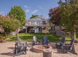 Grandview Beach Retreat - an incredible beachfront is waiting for you, vakantiehuis in Port McNicoll