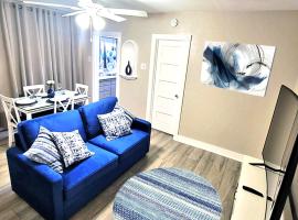 Beautiful Guesthouse, Sleeps 4 - Kitchen, Private Laundry, AC, Parking, 65' TV, Close to Stores, Restaurants & Beach, nhà khách ở Long Beach