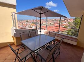 Villetta panoramica con giardino, cheap hotel in Ossi