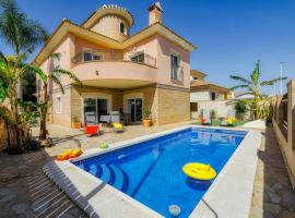 Villa Serendipity con piscina privada con juego de salon 10 Pax HHH, Hotel in Torre del Rame