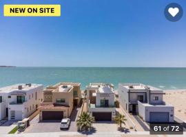 A Beautiful, New Beach Front Coastal House with Pool!, villa in Puerto Peñasco