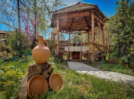 Guest House "SVANETI", hotel a Lentekhi