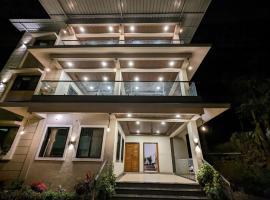 ํ์น๊ฐ๋์ ์์นํ ํธํ
Hotel and Villa Samarth Palace