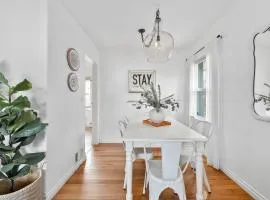 Stylish & Bright 4BR - Close To Whitworth