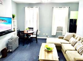3 bedrooms 1 bath APT, 10 min to Manhattan!, apartment in Long Island City