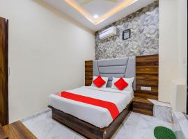OYO HOTEL KING View, hotel en Navarangpura, Ahmedabad
