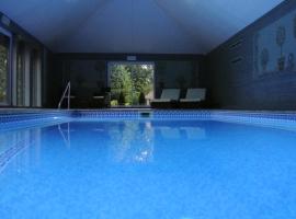 Frith Farm House Cottages, hotel with parking in Newnham