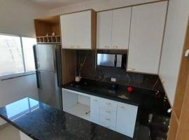 apartamento de ferias na praia em sao paulo [peruibe],rua joao atalla,280 estancia balneria Maria Helena Novais, hotel in Peruíbe