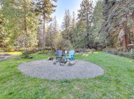 Secluded Port Townsend Retreat Pets Welcome!, renta vacacional en Port Townsend