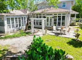 Backyard, Deck and Fire Pit Conroe Getaway