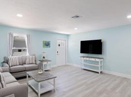 Superb Bonita Springs Residence Near Downtown, apartma v mestu Bonita Springs