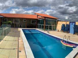 Casa com piscina privativa na subida de Serra Negra, хотел в Безерос