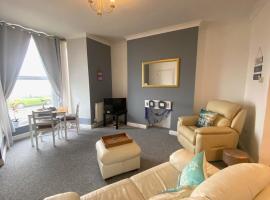 Beachfront bolthole with seaview in idyllic Hythe, hotell i Hythe