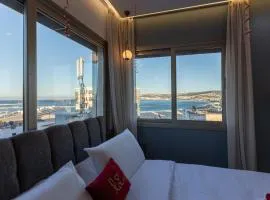 Marina View Residence Luxurious Studio Retreat with Stunning Ocean Views 1 Double Bedroom, 1 Convertible Couch