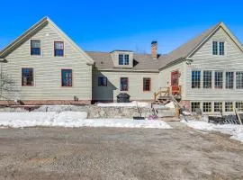 Charming Lovell Farmhouse - 17 Acres with Mtn Views!