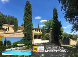 STUDIO TERRASSE PISCINE UZES PONT DU GARD, hotell med basseng i Pougnadoresse