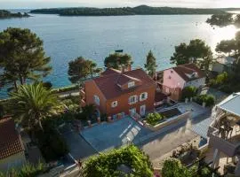 Seaside apartments with a swimming pool Losinj, Losinj - 22580
