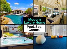 Ultimate Vacation: A Luxurious Oasis with a Pool!, spa hotel in Las Vegas
