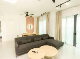 Top floor Seaview pent house 3BR 10pax