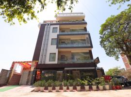 Dwelling Residency, parkimisega hotell sihtkohas Greater Noida