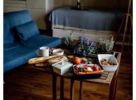 Pērlerada room, hotel cu parcare din Engure