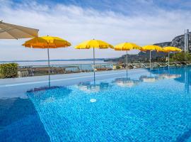 Sky Pool Hotel Sole Garda, hotel v destinaci Garda