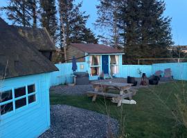 Bankhead Accommodation with Hot Tub Aberdeenshire, feriehus i Gamrie