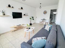 Central Apartment Next To The Beachfront, hôtel à Héraklion