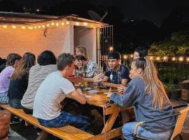 La Familia Hostel - Manila, albergue en Medellín