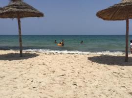 Appartement Cerine 1 , nur 100 Meter bis Tantana Strand, hotel i Port El Kantaoui