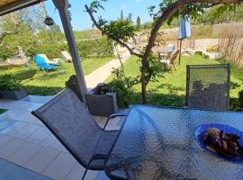 Olive holiday home, vila v Laganase