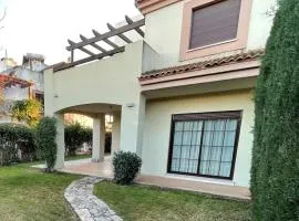 Casa en Ruta de la Plata con piscina comunitaria