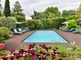 Le Mas de Bertagne studio kitchenette terrasse piscine