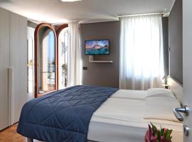 Albergo All'Ancora: Garda şehrinde bir otel