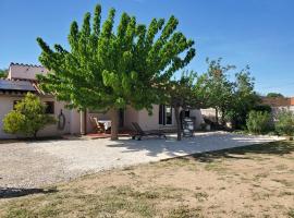 Villa catalane avec grand jardin, au calme, mer et montagne, ξενοδοχείο σε Sorede