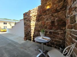 Luxuri&ouml;se Ferienwohnung mit Wellness Oase, hotel com spa em Saarburg