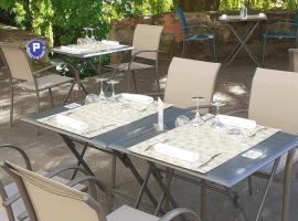 Logis Hôtel Restaurant La Vieille Auberge, Art and Gallery, hotel v destinácii Souillac