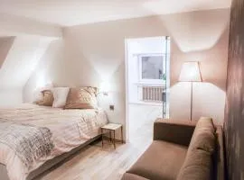 Villa in front of the sea with natural swimming pond