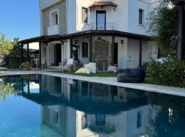 Bodrum Merkezde Müstakil Havuzlu Villa, villa em Bodrum City