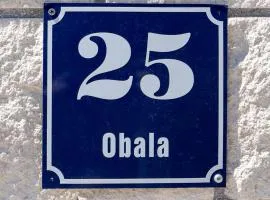 Obala 25, Bol