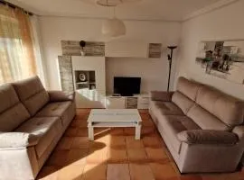 Chalet Adosado con jardín