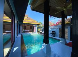 Lris villas: Phuket Town şehrinde bir otel