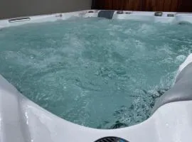 Winter Oase Beheizter Whirlpool Sauna und Kamin