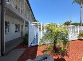 Econo Lodge St Petersburg Central，聖彼得堡的飯店