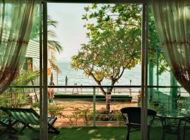 Sea Dreamer Beachfront Apartments, kjæledyrvennlig hotell i Phuket