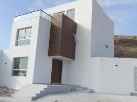 Casa de Playa con piscina, vila u gradu Anconcito